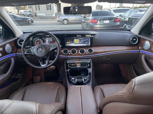 Used 2017 Mercedes-Benz E 300 4MATIC image 24