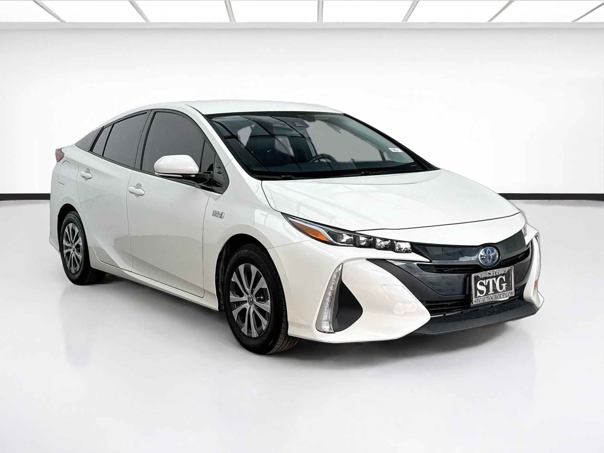 Used 2020 Toyota Prius Prime XLE FWD image 3