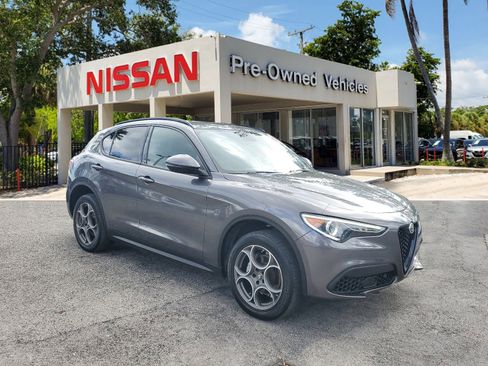 Used 2022 Alfa Romeo Stelvio Sprint image 3
