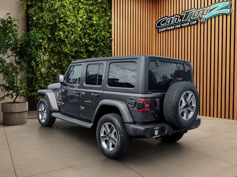 Used 2018 Jeep Wrangler Unlimited Sahara AWD/4WD image 24