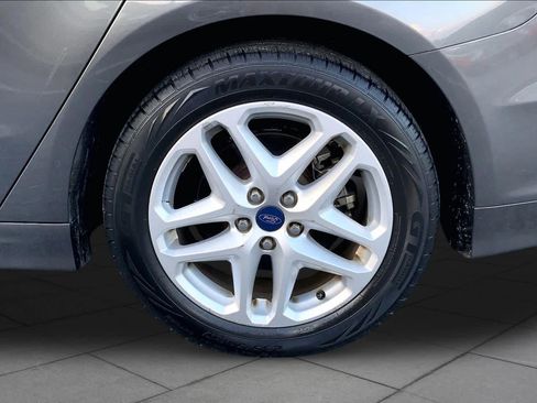 Used 2016 Ford Fusion SE w/ Equipment Group 202A FWD image 10