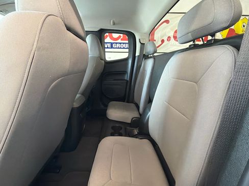 Used 2022 Chevrolet Colorado W/T RWD image 15