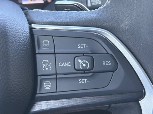 Used 2024 Jeep Grand Cherokee L Altitude AWD/4WD image 31