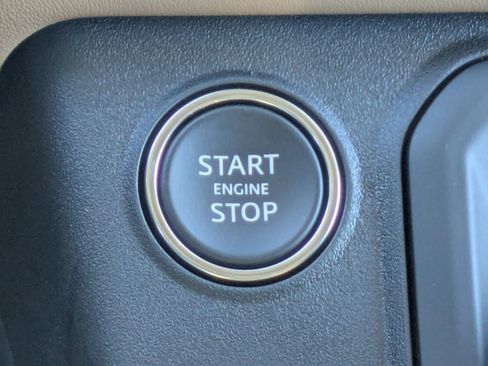 Used 2025 Land Rover Defender 110 X-Dynamic SE image 18