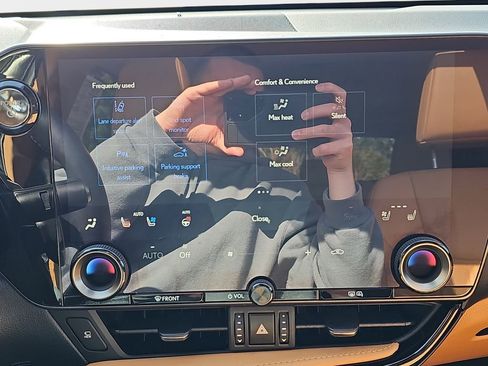 Used 2025 Lexus NX 350h AWD w/ Cold Area Package image 24