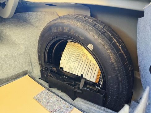 Used 2003 Lincoln Town Car Cartier image 78