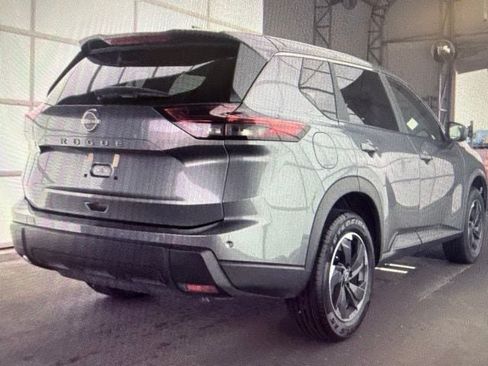 Certified 2025 Nissan Rogue SV FWD image 7