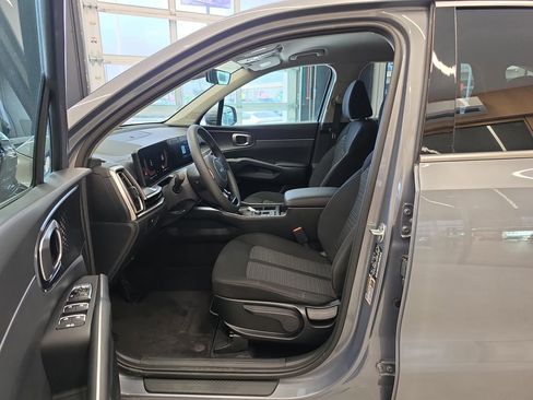 Certified 2025 Kia Sorento LX FWD image 14