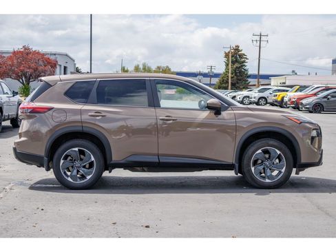 Used 2025 Nissan Rogue SV AWD/4WD image 2