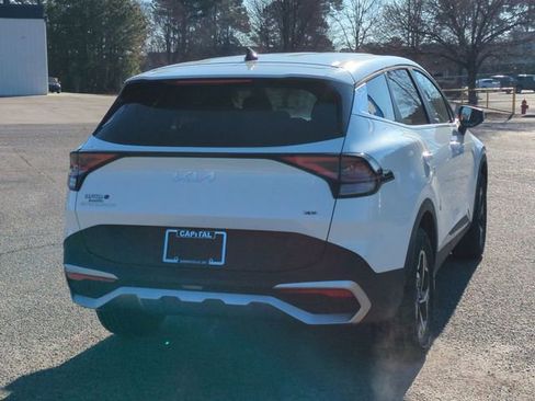 Used 2024 Kia Sportage LX image 3