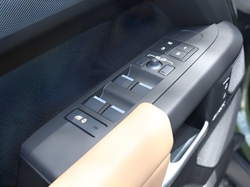 New 2026 Land Rover Defender 110 X-Dynamic SE AWD/4WD image 10