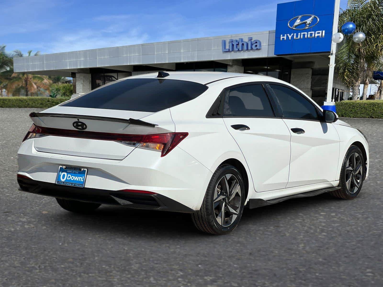 Used 2023 Hyundai Elantra SEL w/ Convenience Package FWD image 3