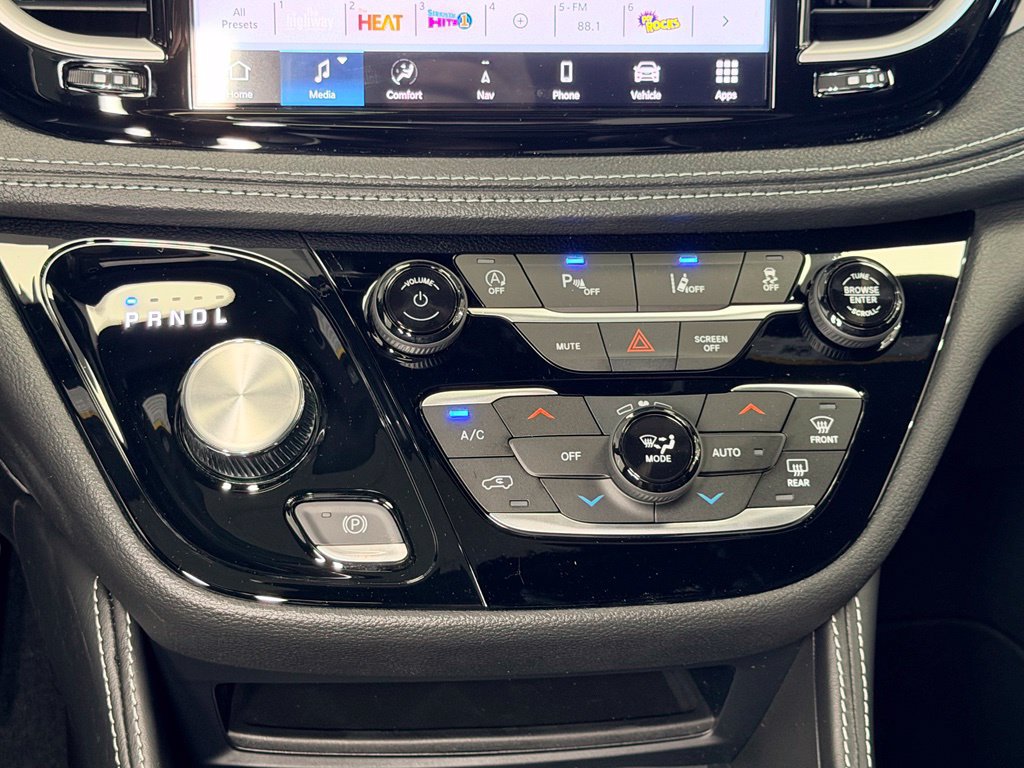 New 2027 Chrysler Pacifica Limited AWD/4WD image 15