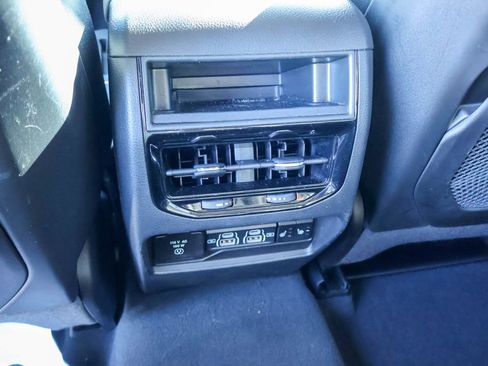 Used 2023 Jeep Grand Cherokee Limited w/ Luxury Tech Group II image 18