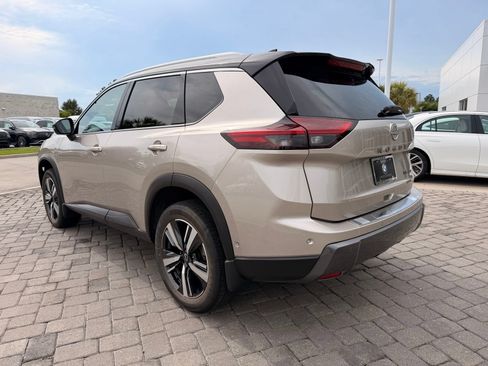 Used 2025 Nissan Rogue SL w/ Tech Package AWD/4WD image 10