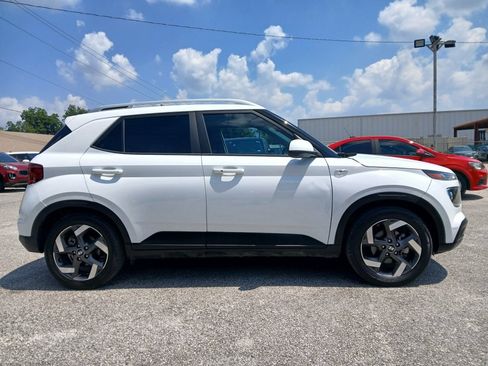 Used 2025 Hyundai Venue SEL FWD image 8