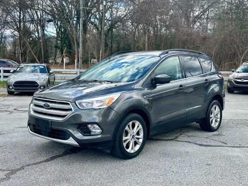 Used 2018 Ford Escape SE w/ Ford Safe & Smart Package image 3
