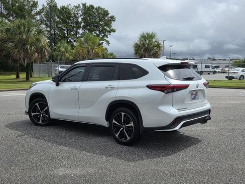 Used 2022 Toyota Highlander XSE FWD image 4