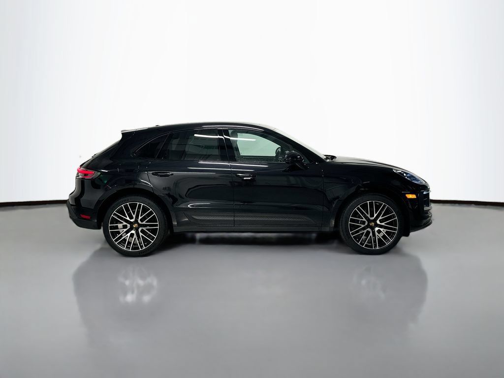 Certified 2025 Porsche Macan AWD/4WD image 8