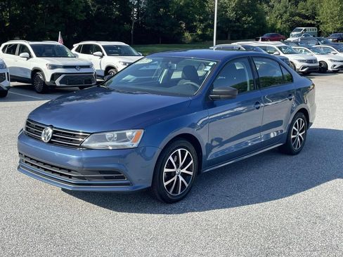 Used 2016 Volkswagen Jetta SE FWD image 3
