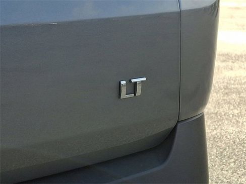 Used 2023 Chevrolet Traverse LT image 33