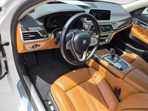 Used 2022 BMW 740i w/ Premium Package RWD image 2
