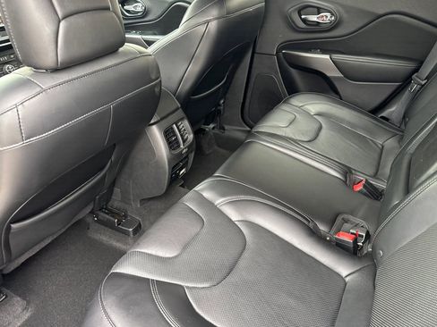 Used 2019 Jeep Cherokee Limited image 26