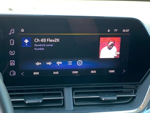 Used 2025 Chevrolet Trax LT w/ LT Convenience Package FWD image 20