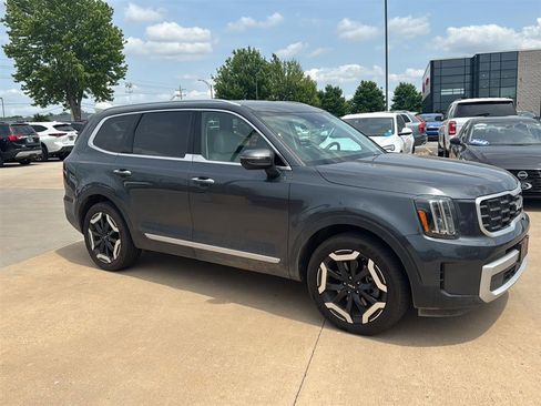 Used 2024 Kia Telluride S AWD/4WD image 4