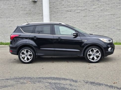 Used 2019 Ford Escape Titanium image 3