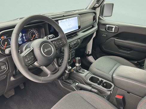 Used 2026 Jeep Wrangler Unlimited Rubicon AWD/4WD image 12