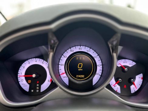 Used 2010 Cadillac SRX Luxury image 16