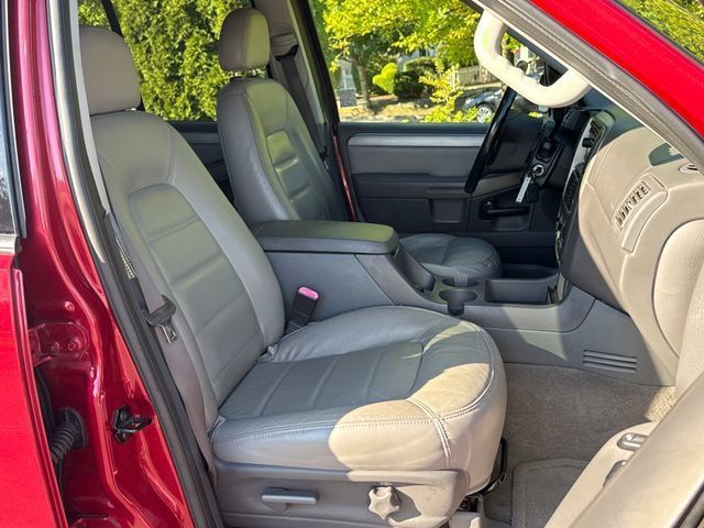 Used 2004 Ford Explorer XLT AWD/4WD image 23