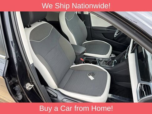 Used 2025 Volkswagen Taos SE AWD/4WD image 17