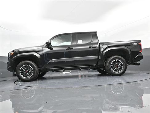 Certified 2025 Toyota Tacoma TRD Sport image 26