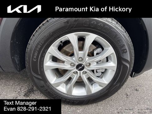 Used 2022 Kia Telluride LX image 9