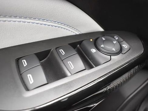 Used 2025 Chevrolet Trax LT w/ LT Convenience Package FWD image 21
