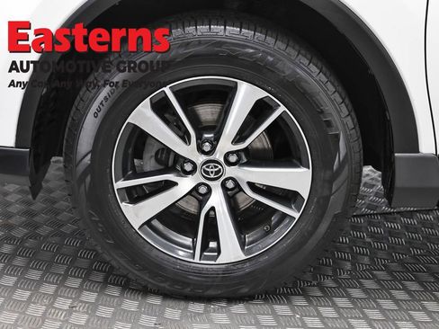 Used 2018 Toyota RAV4 XLE AWD/4WD image 34
