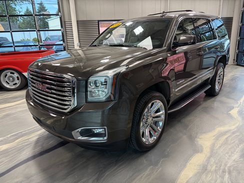 Used 2019 GMC Yukon SLT w/ Premium Edition image 3