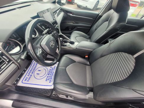 Used 2022 Toyota Camry SE w/ Convenience Package FWD image 14