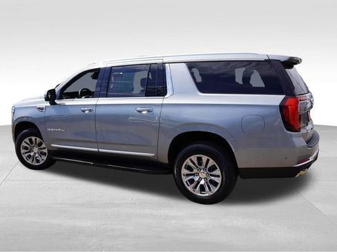 Used 2025 GMC Yukon XL Denali AWD/4WD image 8