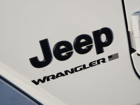 Used 2025 Jeep Wrangler Unlimited Sahara AWD/4WD image 12