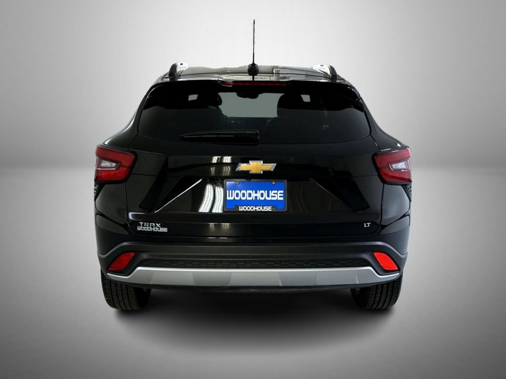 Used 2025 Chevrolet Trax LT FWD image 6