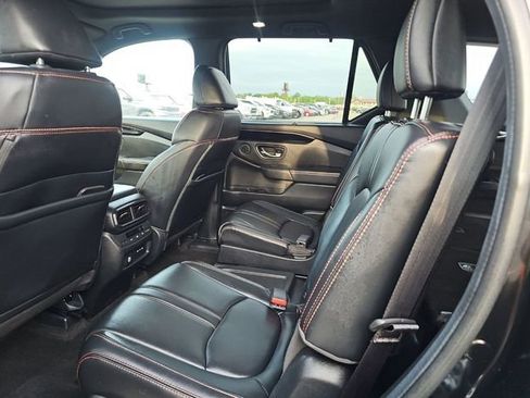 Used 2024 Honda Pilot TrailSport image 5