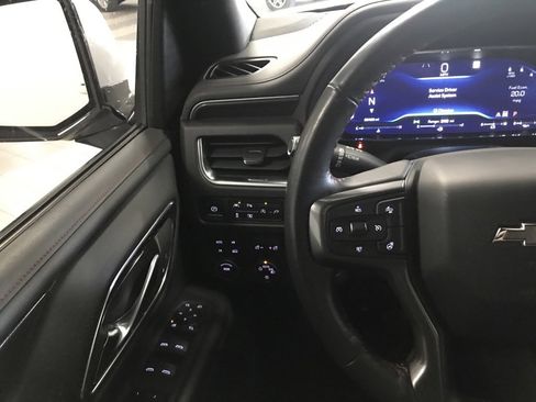 Used 2022 Chevrolet Suburban RST w/ Luxury Package image 18