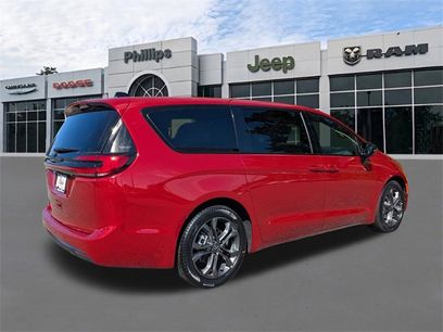 New 2026 Chrysler Pacifica Select
