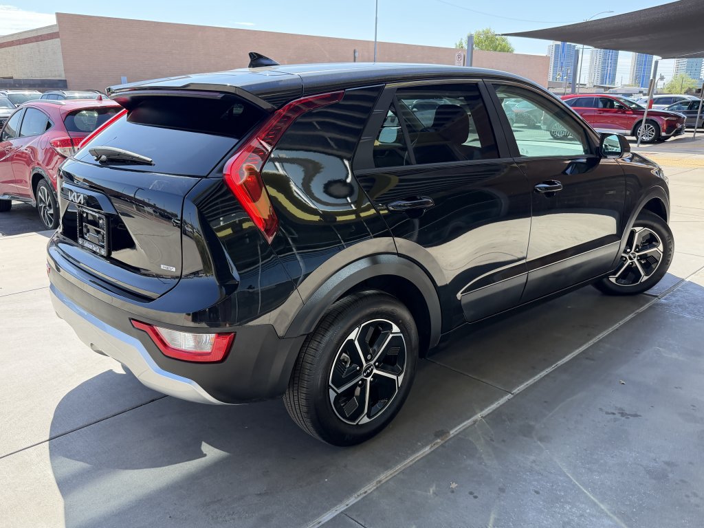 Used 2025 Kia Niro LX FWD image 4