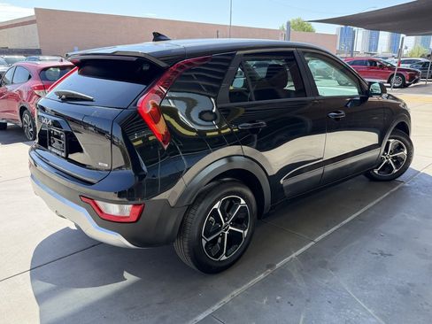 Used 2025 Kia Niro LX FWD image 4