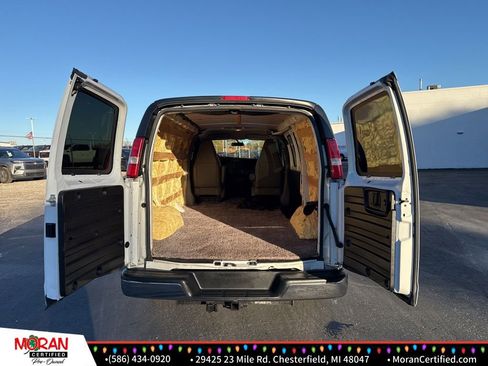 Used 2018 Chevrolet Express 2500 w/ Driver Convenience Package image 21