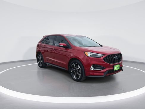 Used 2023 Ford Edge ST image 3